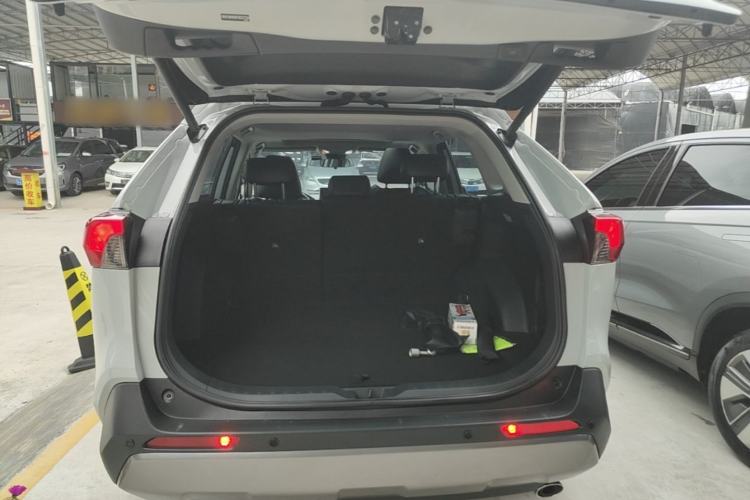 Used Toyota RAV4 2021 2.0L CVT Two-Wheel Drive Fashion Edition Trunk