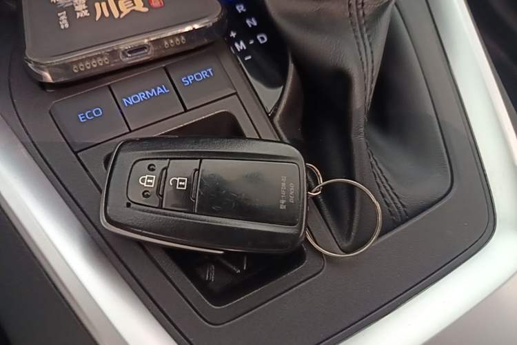 Used Toyota RAV4 2021 2.0L CVT Two-Wheel Drive Fashion PLUS Edition Vehicle Key