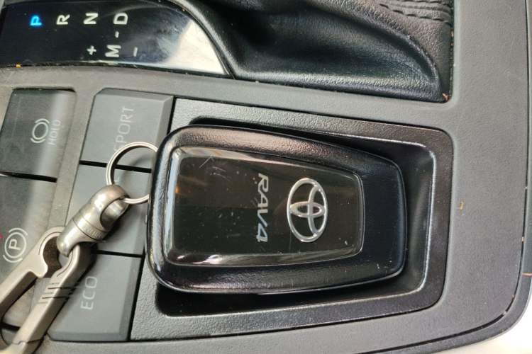 Used Toyota RAV4 2021 2.0L CVT Two-Wheel Drive Fashion PLUS Edition Vehicle Key