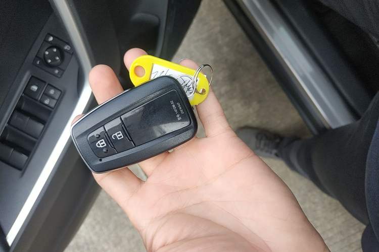 Used Toyota RAV4 2021 2.0L CVT Two-Wheel Drive Fashion Edition Vehicle Key
