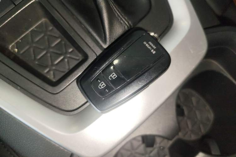 Used Toyota RAV4 2021 2.0L CVT Two-Wheel Drive Fashion Edition Vehicle Key