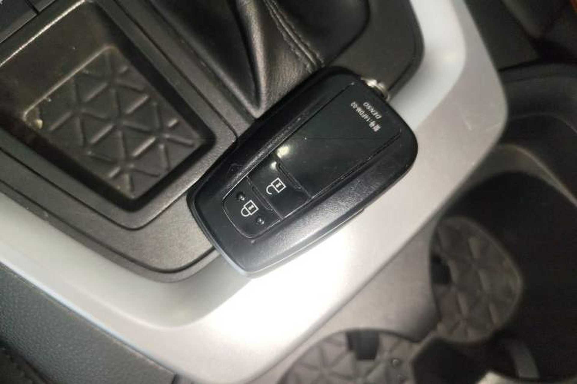 Used Toyota RAV4 2021 2.0L CVT Two-Wheel Drive Fashion Edition Vehicle Key
