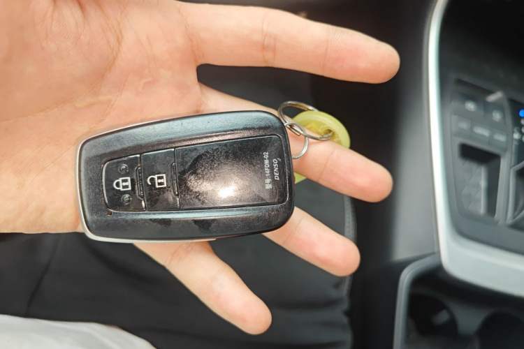 Used Toyota RAV4 2021 2.0L CVT Two-Wheel Drive Fashion Edition Vehicle Key