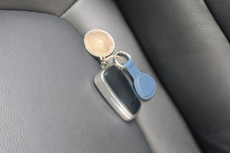 Used Toyota RAV4 2021 Dual-Engine 2.5L E-CVT Four-Wheel Drive Elite PLUS Edition Vehicle Key