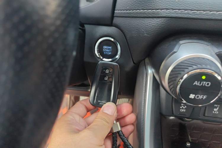 Used Toyota RAV4 2021 2.0L CVT Two-Wheel Drive Prestige Edition Vehicle Key