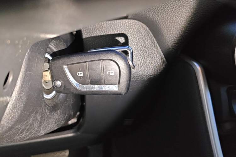 Used Toyota RAV4 2021 2.0L CVT Two-Wheel Drive Urban Edition Vehicle Key