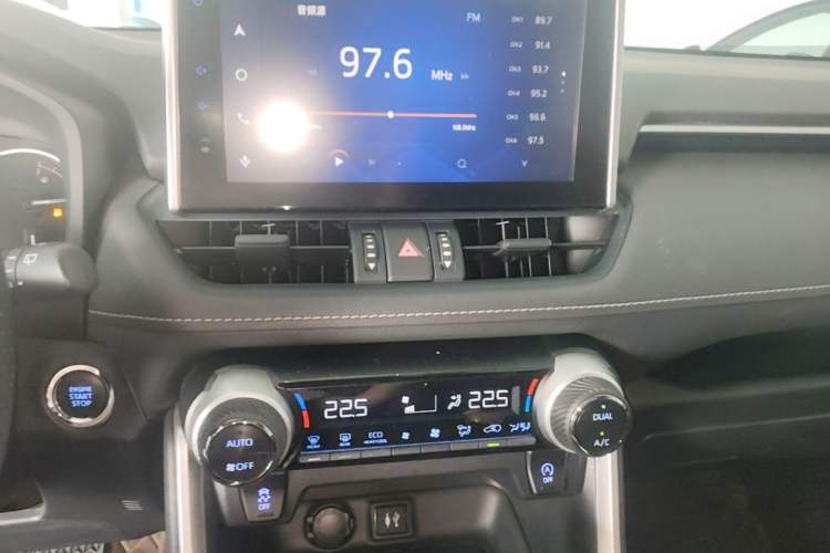 Used Toyota RAV4 2021 2.0L CVT Two-Wheel Drive Fashion Edition Audio And AC Panel