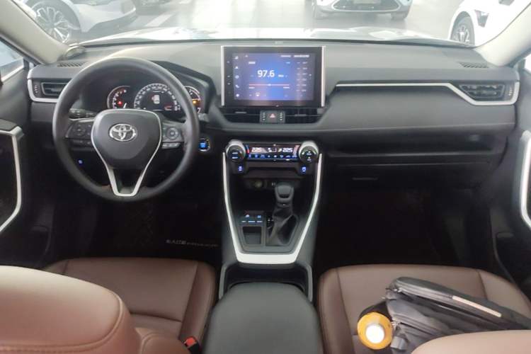 Used Toyota RAV4 2021 2.0L CVT Two-Wheel Drive Fashion Edition Center Console