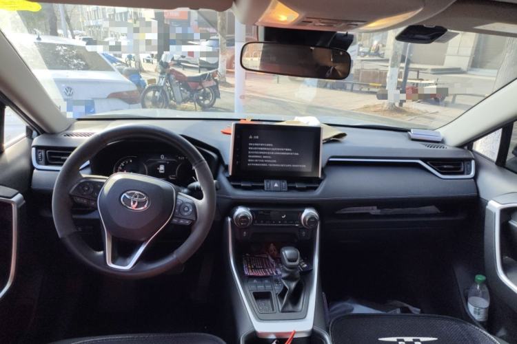 Used Toyota RAV4 2021 2.0L CVT Two-Wheel Drive Fashion Edition Center Console
