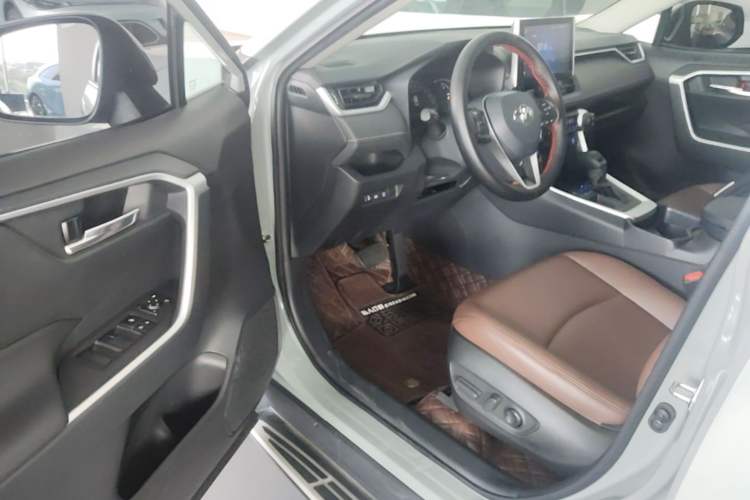 Used Toyota RAV4 2021 2.0L CVT Two-Wheel Drive Fashion Edition Driver Seat