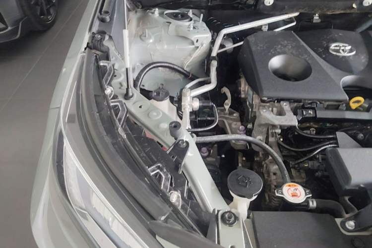 Used Toyota RAV4 2021 2.0L CVT Two-Wheel Drive Fashion Edition Engine Bay Right