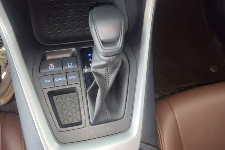 Used Toyota RAV4 2021 2.0L CVT Two-Wheel Drive Fashion Edition Gear Lever