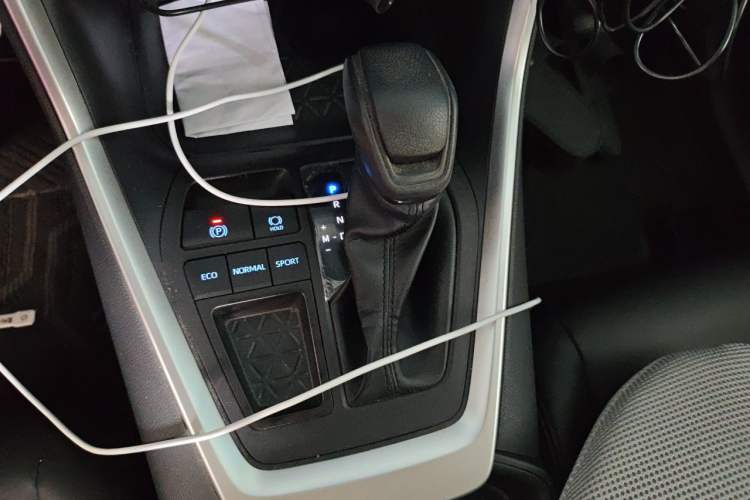 Used Toyota RAV4 2021 2.0L CVT Two-Wheel Drive Urban Edition Gear Lever