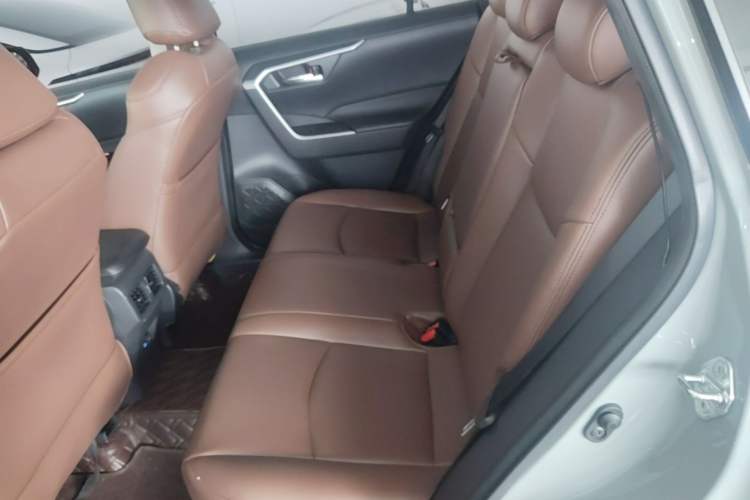 Used Toyota RAV4 2021 2.0L CVT Two-Wheel Drive Fashion Edition Left Rear Seat