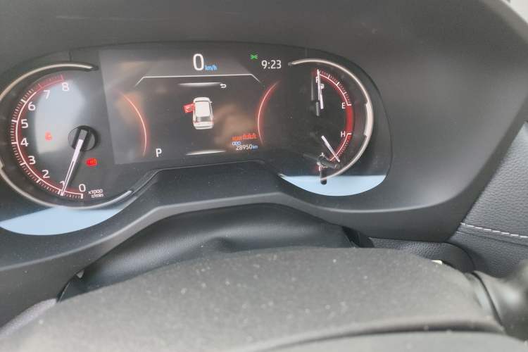 Used Toyota RAV4 2021 2.0L CVT Two-Wheel Drive Fashion Edition Odometer Close Up