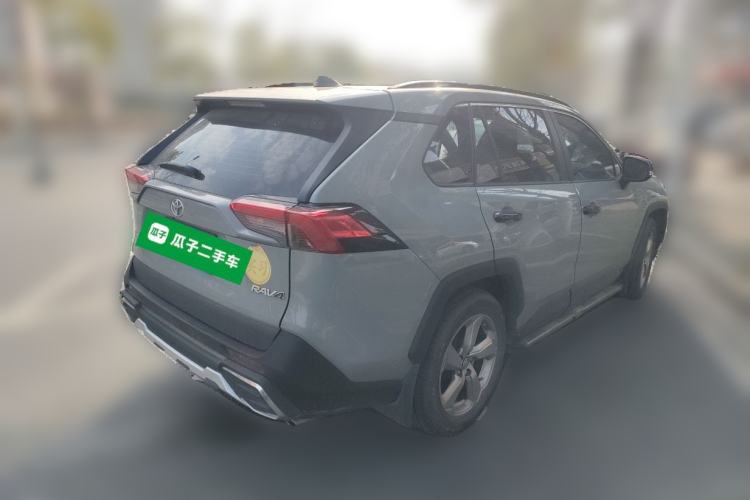 Used Toyota RAV4 2021 2.0L CVT Two-Wheel Drive Fashion Edition Rear Right 45 Deg