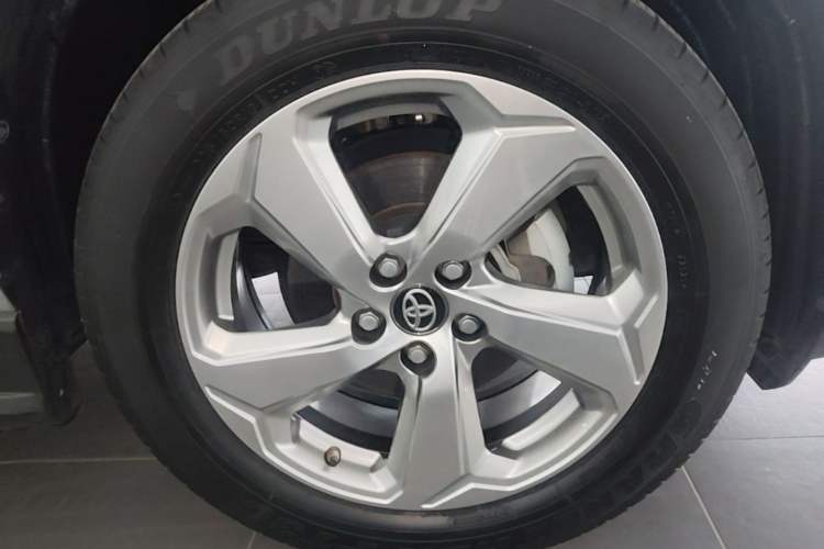 Used Toyota RAV4 2021 2.0L CVT Two-Wheel Drive Fashion Edition Right Front Wheel Hub