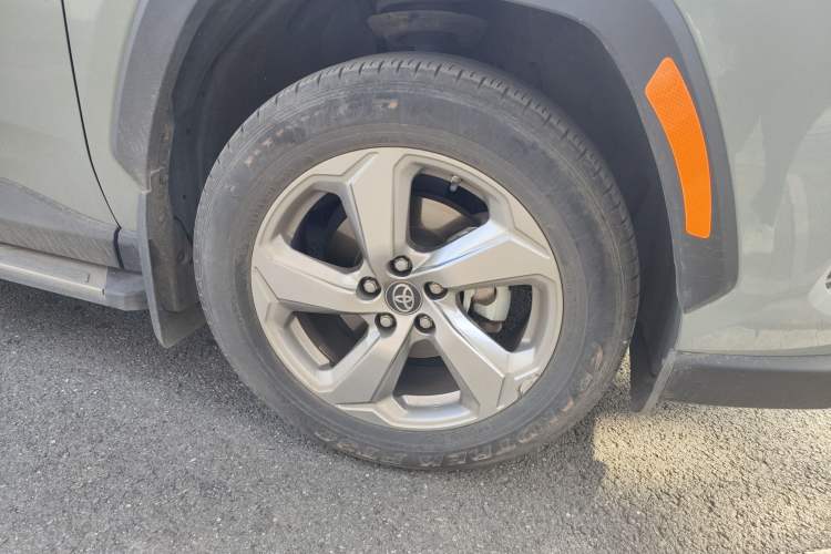 Used Toyota RAV4 2021 2.0L CVT Two-Wheel Drive Fashion Edition Right Front Wheel Hub