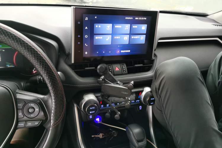 Used Toyota RAV4 2021 2.0L CVT Two-Wheel Drive Fashion Edition Audio And AC Panel