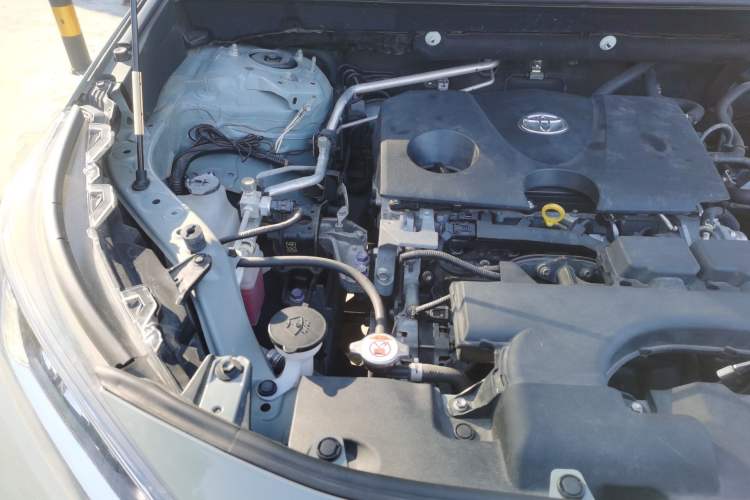 Used Toyota RAV4 2021 2.0L CVT Two-Wheel Drive Fashion Edition Engine Bay Right
