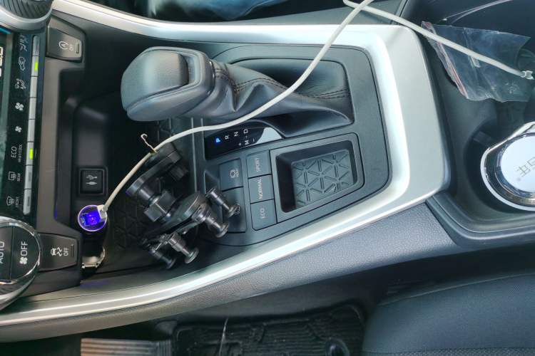 Used Toyota RAV4 2021 2.0L CVT Two-Wheel Drive Fashion Edition Gear Lever