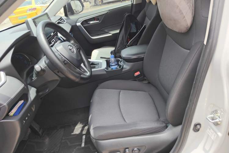 Used Toyota RAV4 2021 Dual-Engine 2.5L E-CVT Two-Wheel Drive Elite Edition Left Front Seat