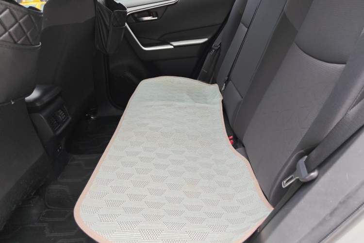 Used Toyota RAV4 2021 Dual-Engine 2.5L E-CVT Two-Wheel Drive Elite Edition Left Rear Seat