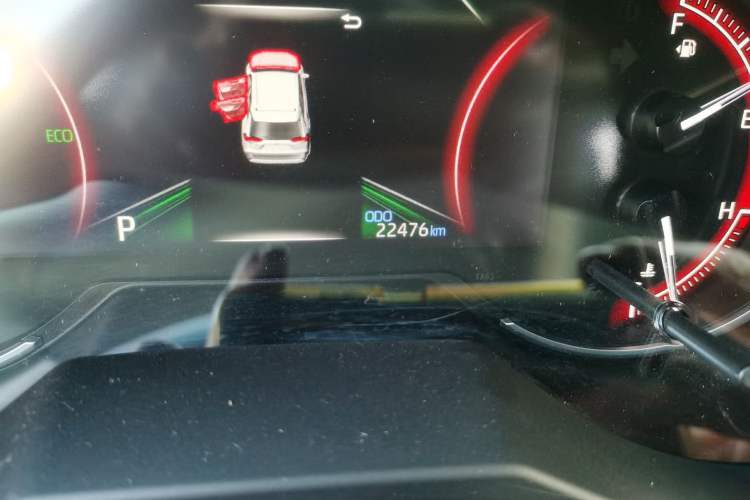 Used Toyota RAV4 2021 2.0L CVT Two-Wheel Drive Fashion Edition Odometer Close Up