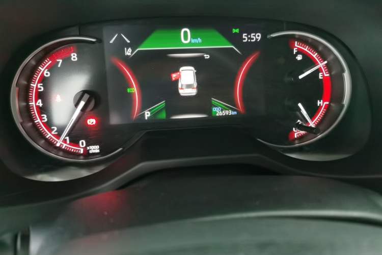 Used Toyota RAV4 2021 2.0L CVT Two-Wheel Drive Fashion Edition Odometer Close Up