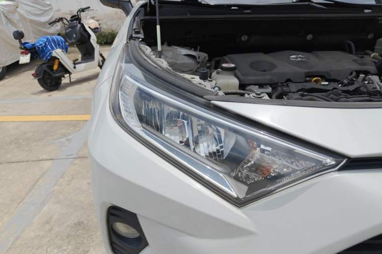 Used Toyota RAV4 2021 Dual-Engine 2.5L E-CVT Two-Wheel Drive Elite Edition Right Front Headlight