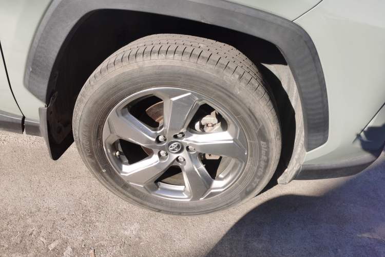 Used Toyota RAV4 2021 2.0L CVT Two-Wheel Drive Fashion Edition Right Front Wheel Hub