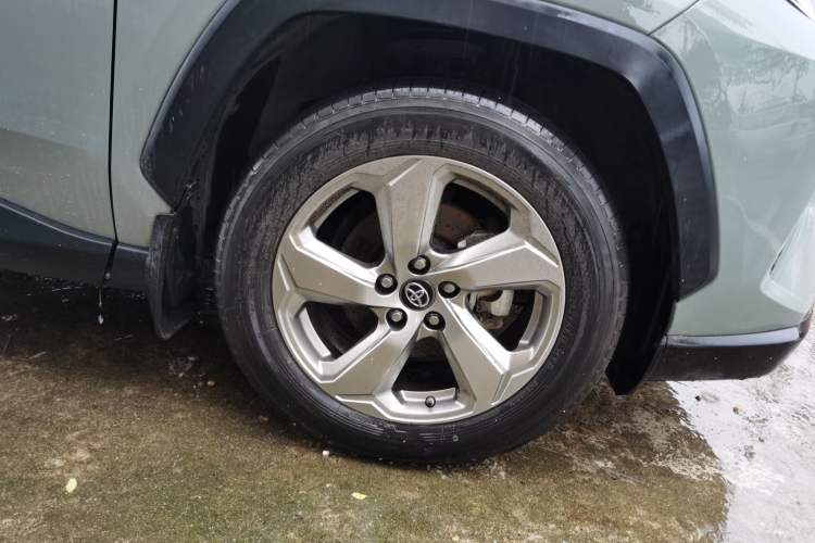 Used Toyota RAV4 2021 2.0L CVT Two-Wheel Drive Fashion Edition Right Front Wheel Hub