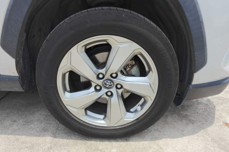 Used Toyota RAV4 2021 Dual-Engine 2.5L E-CVT Two-Wheel Drive Elite Edition Right Front Wheel Hub