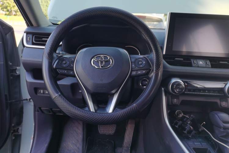 Used Toyota RAV4 2021 2.0L CVT Two-Wheel Drive Fashion Edition Steering Wheel