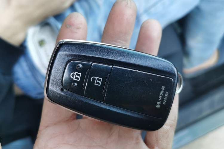 Used Toyota RAV4 2021 2.0L CVT Two-Wheel Drive Fashion Edition Vehicle Key