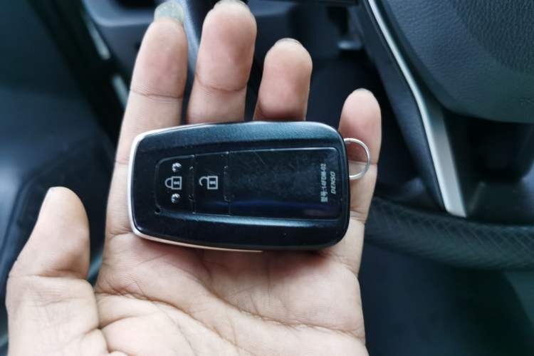 Used Toyota RAV4 2021 2.0L CVT Two-Wheel Drive Fashion Edition Vehicle Key
