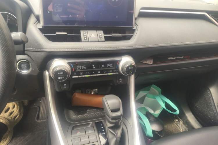 Used Toyota RAV4 2021 2.0L CVT Two-Wheel Drive Fashion Edition Audio And AC Panel
