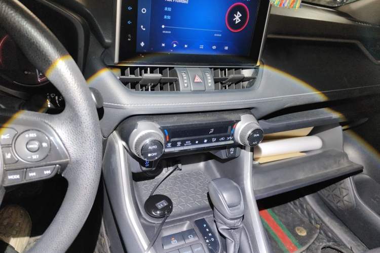 Used Toyota RAV4 2021 2.0L CVT Two-Wheel Drive Fashion Edition Audio And AC Panel
