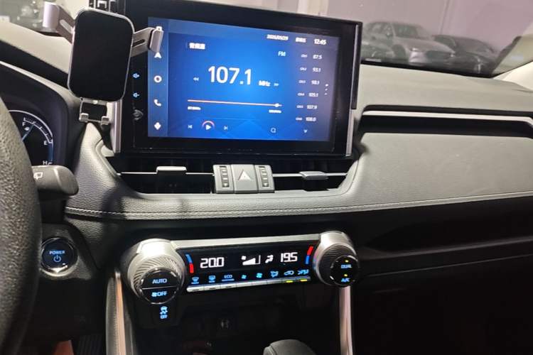 Used Toyota RAV4 2021 Dual-Engine 2.5L E-CVT Two-Wheel Drive Elite Edition Audio And AC Panel