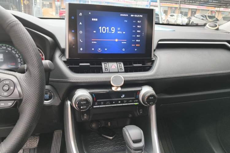 Used Toyota RAV4 2021 2.0L CVT Two-Wheel Drive Fashion Edition Audio And AC Panel