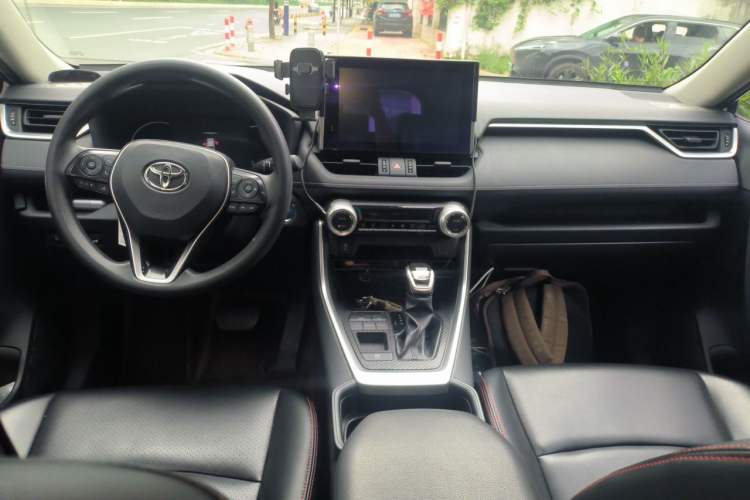Used Toyota RAV4 2021 Revised Version Dual-Motor Hybrid 2.5L E-CVT Two-Wheel Drive Elite Edition Center Console