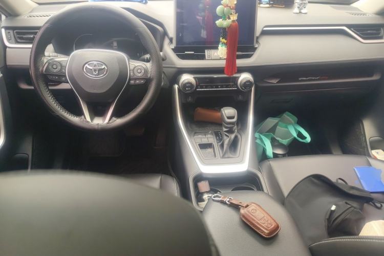 Used Toyota RAV4 2021 2.0L CVT Two-Wheel Drive Fashion Edition Center Console