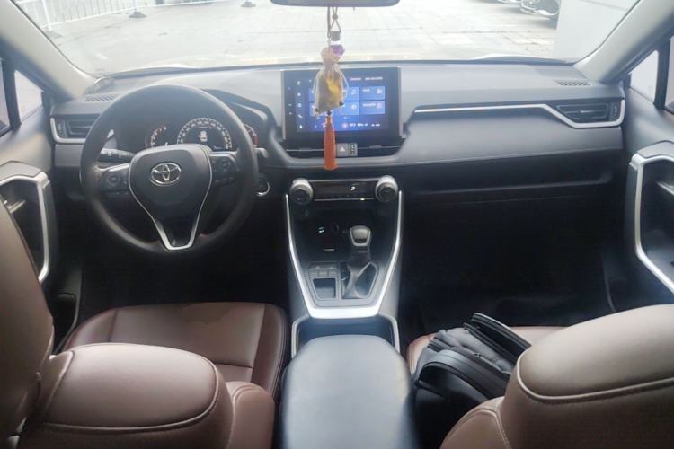 Used Toyota RAV4 2021 2.0L CVT Two-Wheel Drive Fashion Edition Center Console