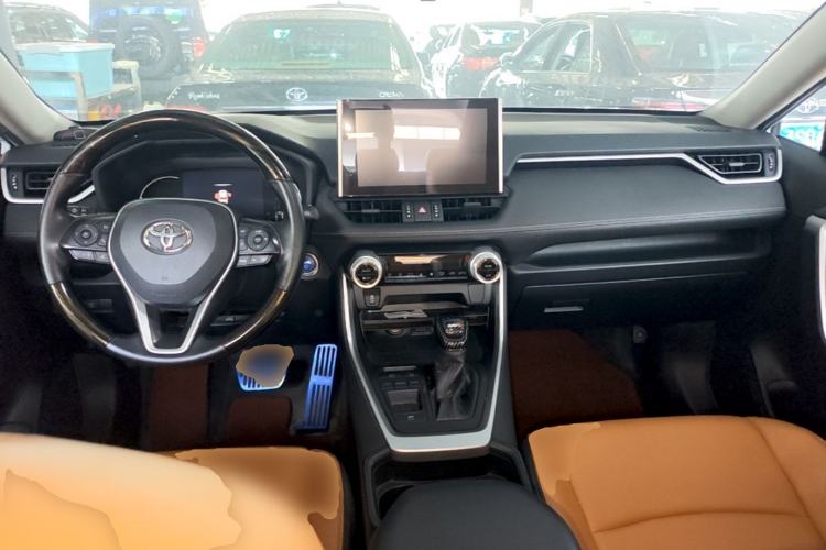 Used Toyota RAV4 2021 Dual-Engine 2.5L E-CVT Two-Wheel Drive Elite Edition Center Console