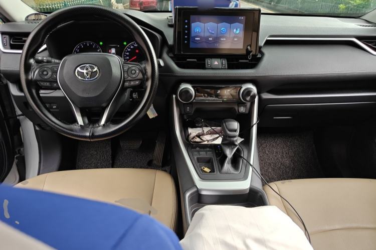 Used Toyota RAV4 2021 2.0L CVT Two-Wheel Drive Urban Edition Center Console