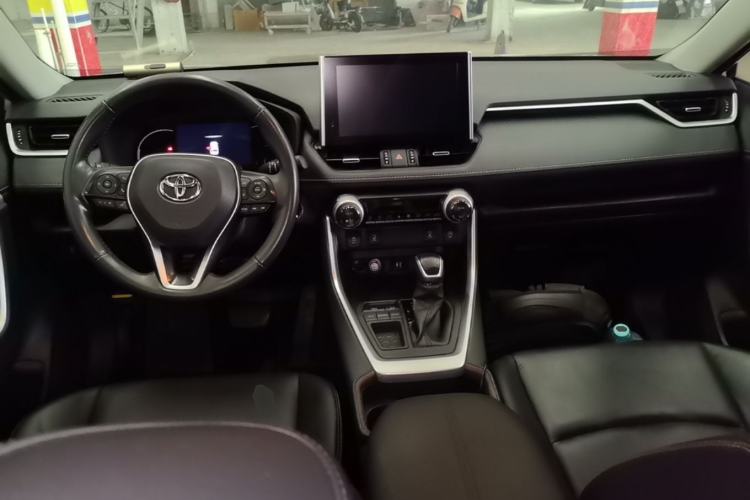 Used Toyota RAV4 2021 2.0L CVT Two-Wheel Drive Fashion PLUS Edition Center Console