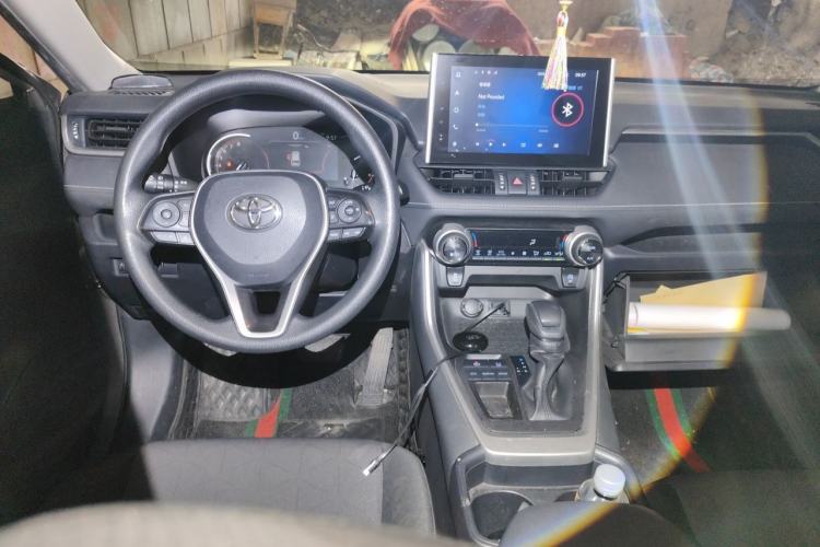 Used Toyota RAV4 2021 2.0L CVT Two-Wheel Drive Fashion Edition Center Console