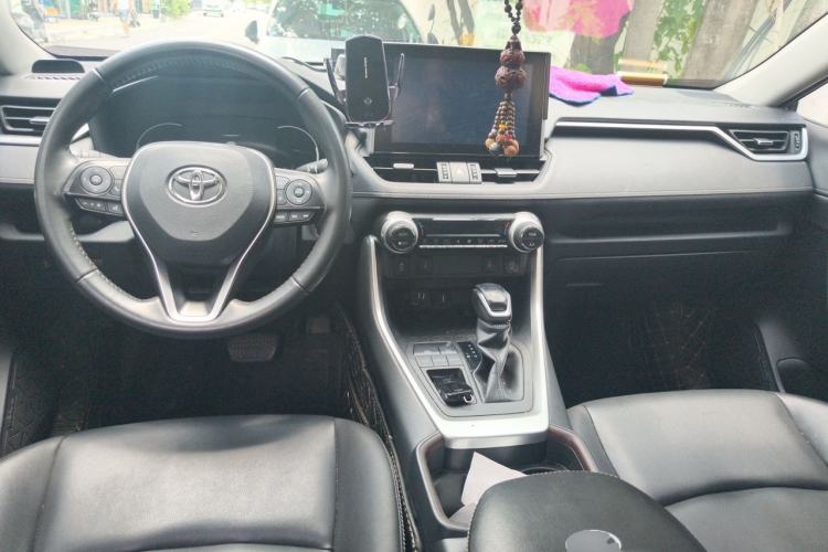 Used Toyota RAV4 2021 2.0L CVT Two-Wheel Drive Fashion PLUS Edition Center Console
