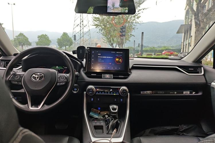 Used Toyota RAV4 2021 2.0L CVT Two-Wheel Drive Fashion PLUS Edition Center Console