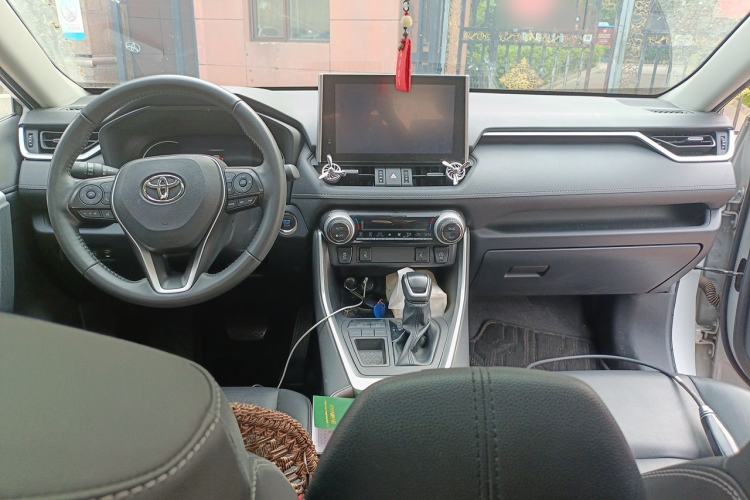Used Toyota RAV4 2021 2.0L CVT Two-Wheel Drive Fashion PLUS Edition Center Console